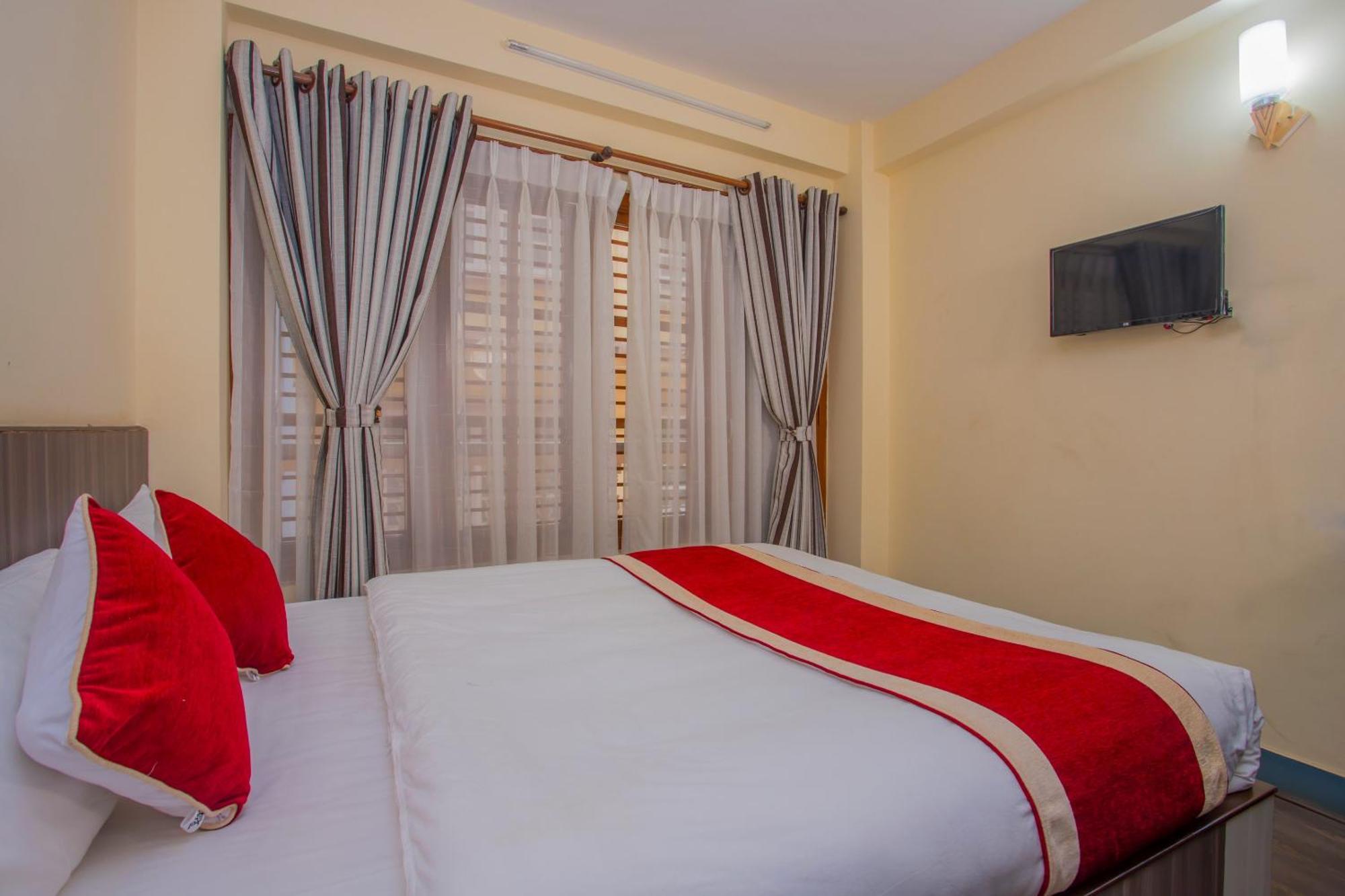 Oyo 297 Hotel Aayam Катманду Екстер'єр фото