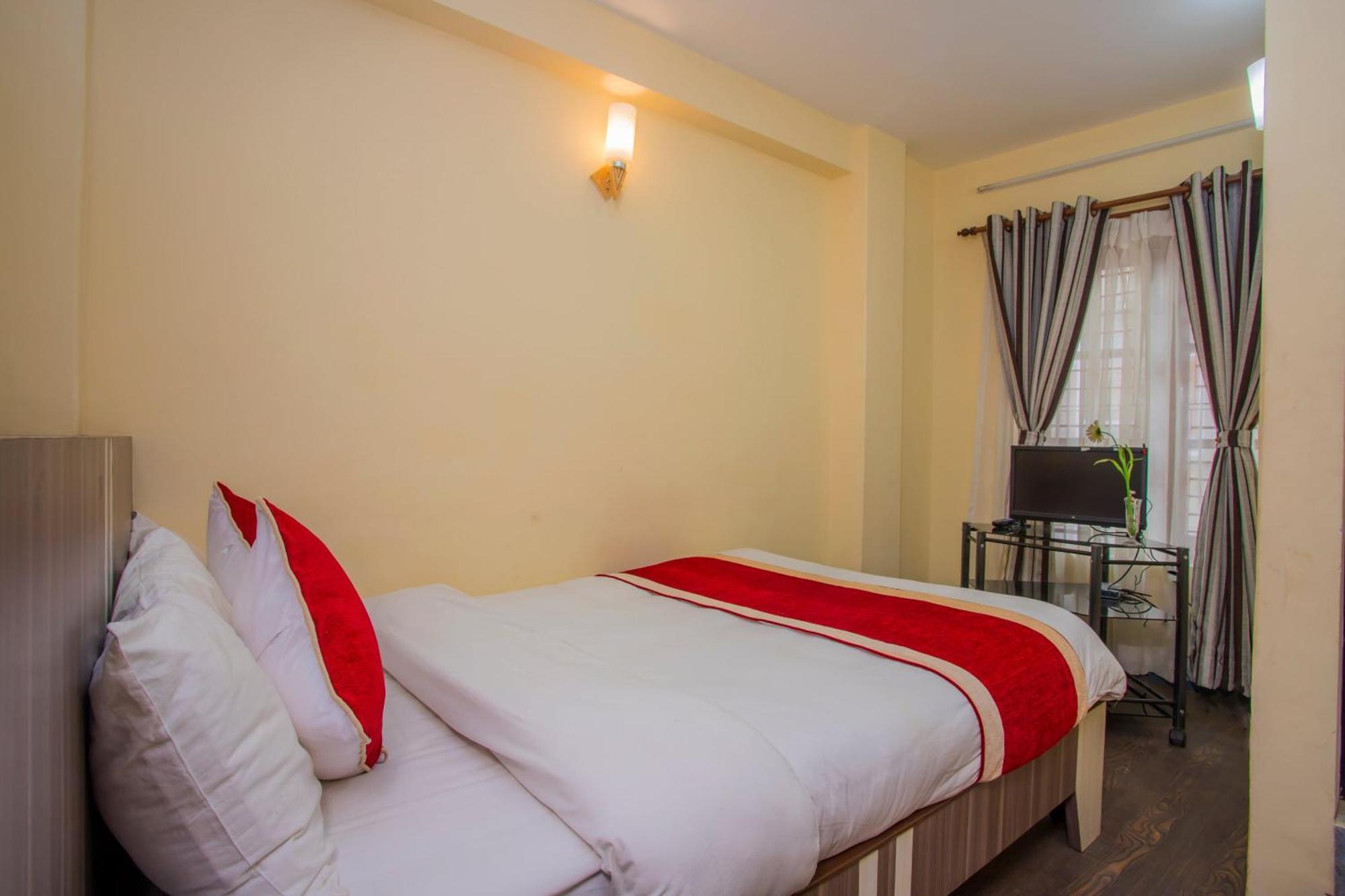 Oyo 297 Hotel Aayam Катманду Екстер'єр фото