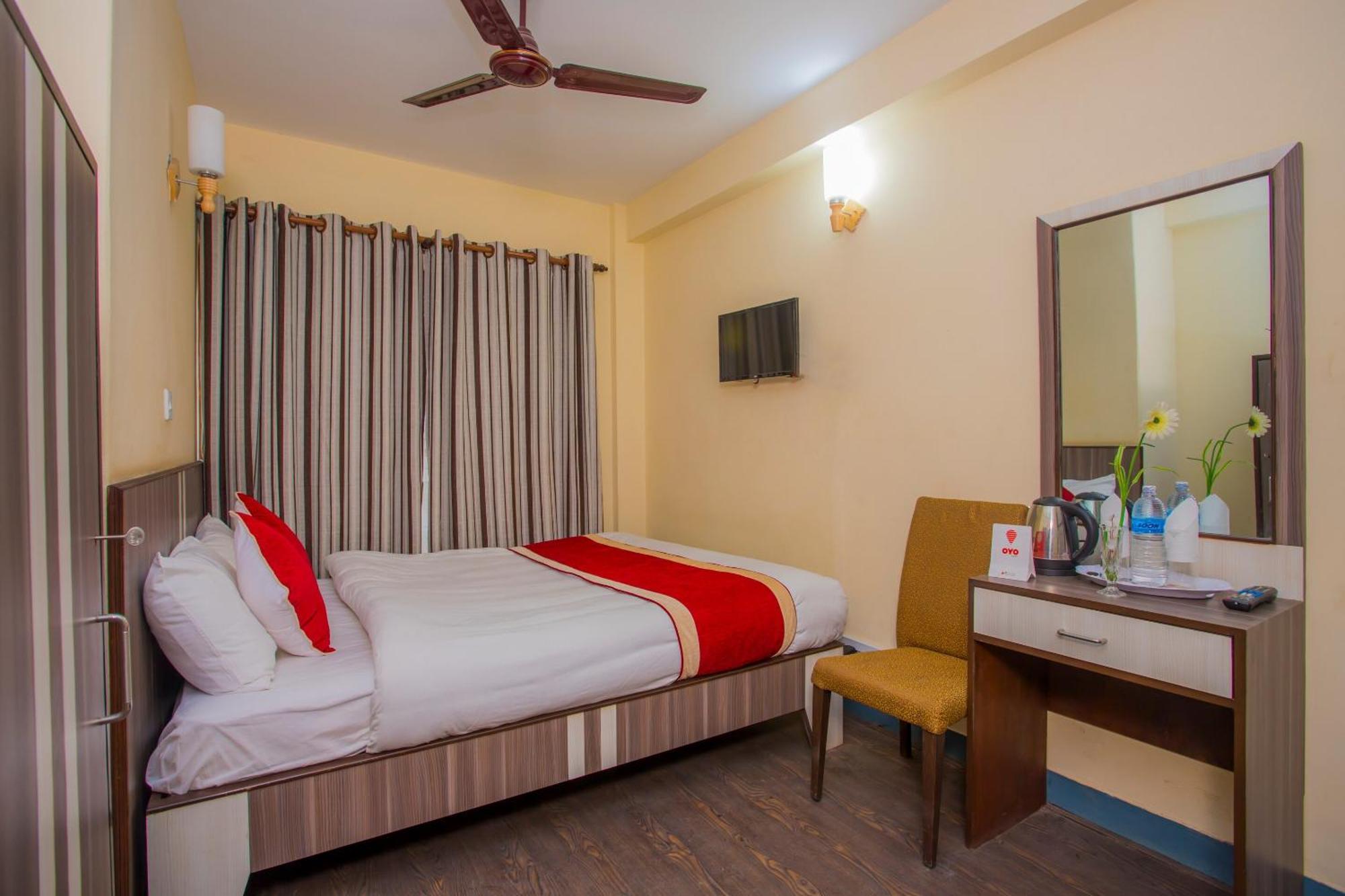 Oyo 297 Hotel Aayam Катманду Екстер'єр фото