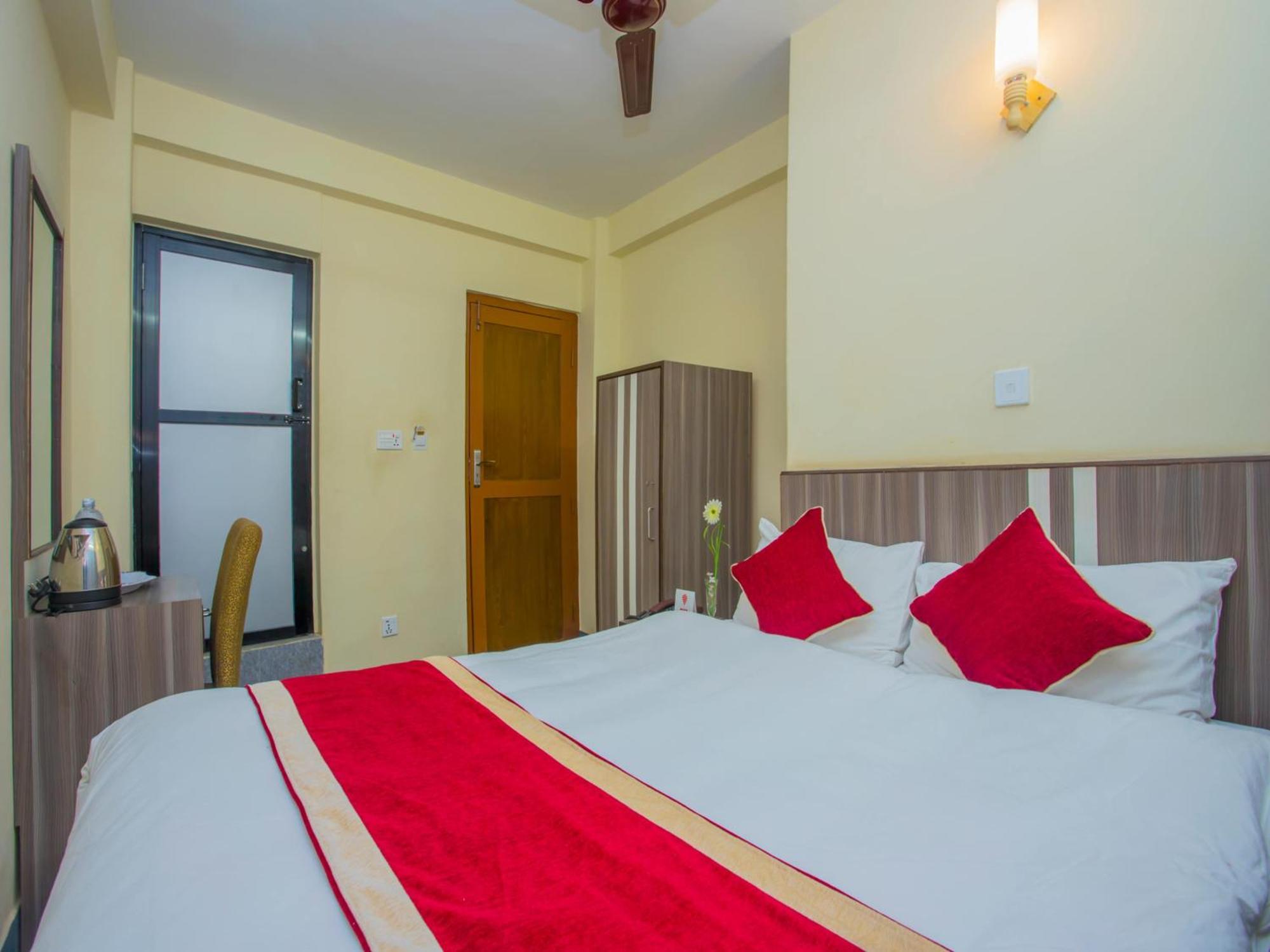 Oyo 297 Hotel Aayam Катманду Екстер'єр фото