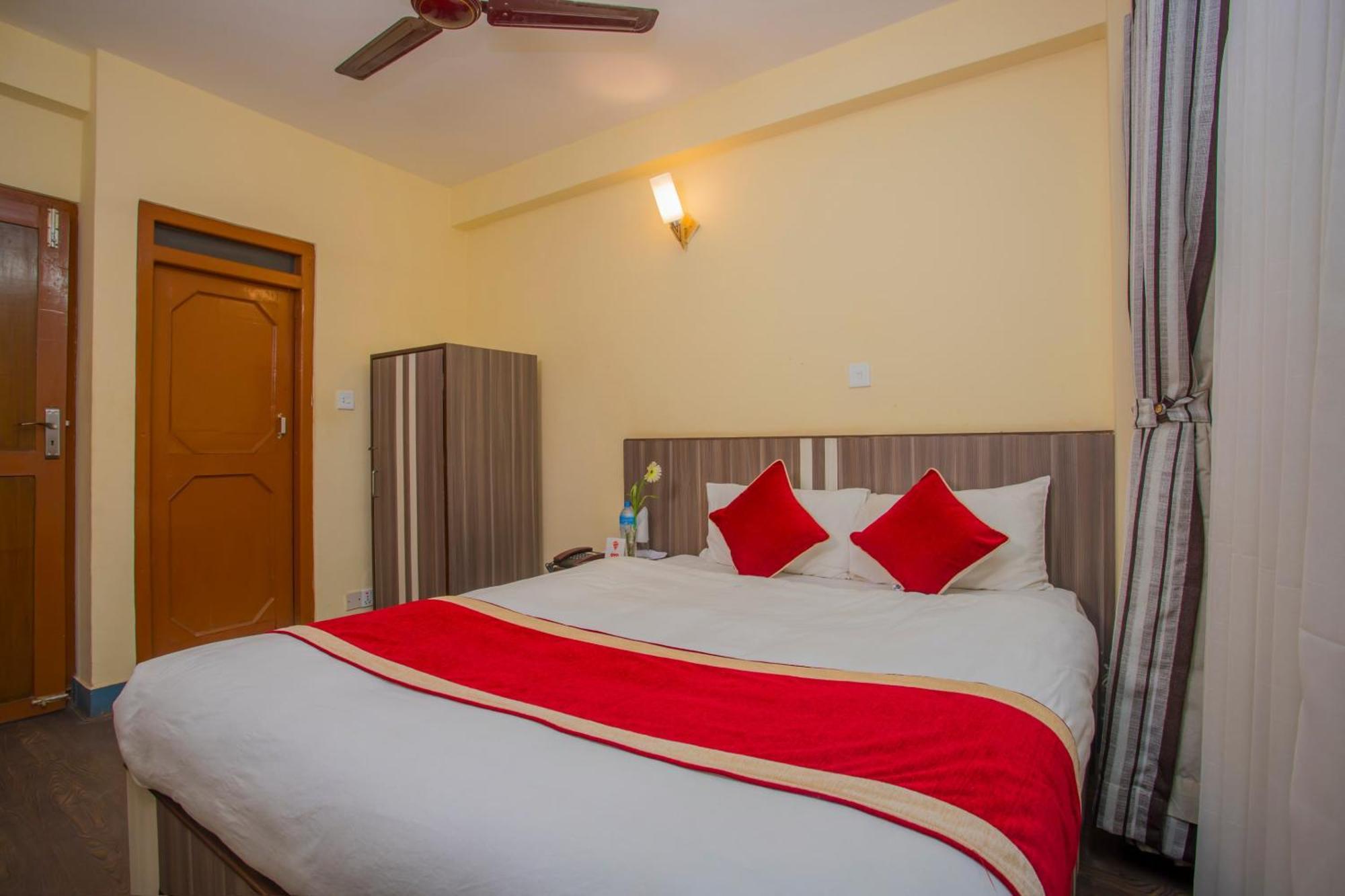 Oyo 297 Hotel Aayam Катманду Екстер'єр фото
