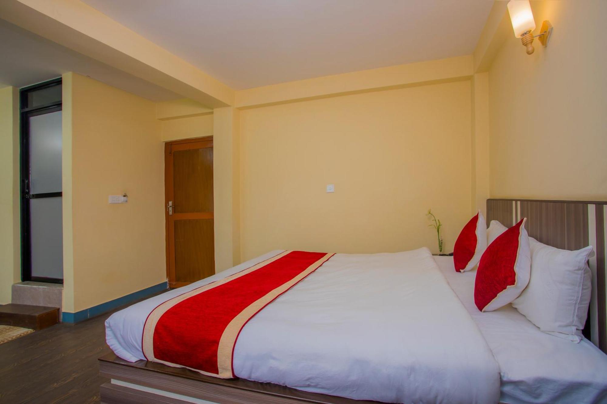 Oyo 297 Hotel Aayam Катманду Екстер'єр фото